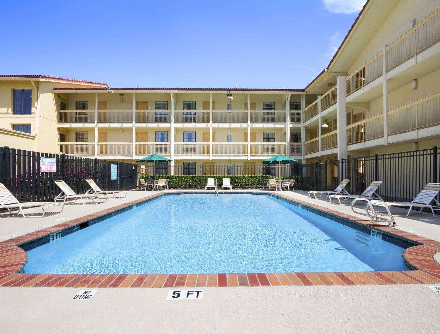 Budget Inn & Suite Atlanta Marietta Stadium מראה חיצוני תמונה