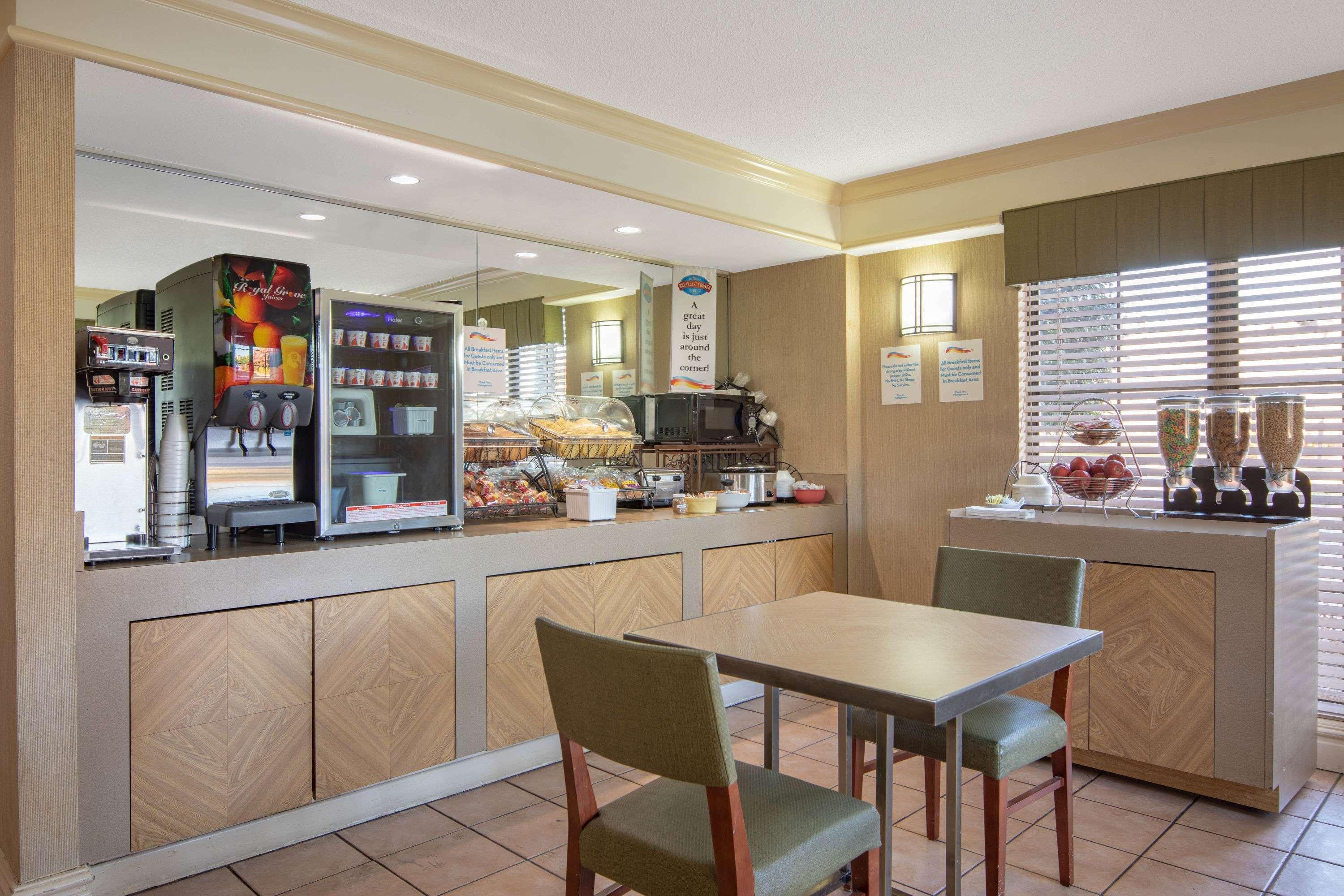 Budget Inn & Suite Atlanta Marietta Stadium מראה חיצוני תמונה