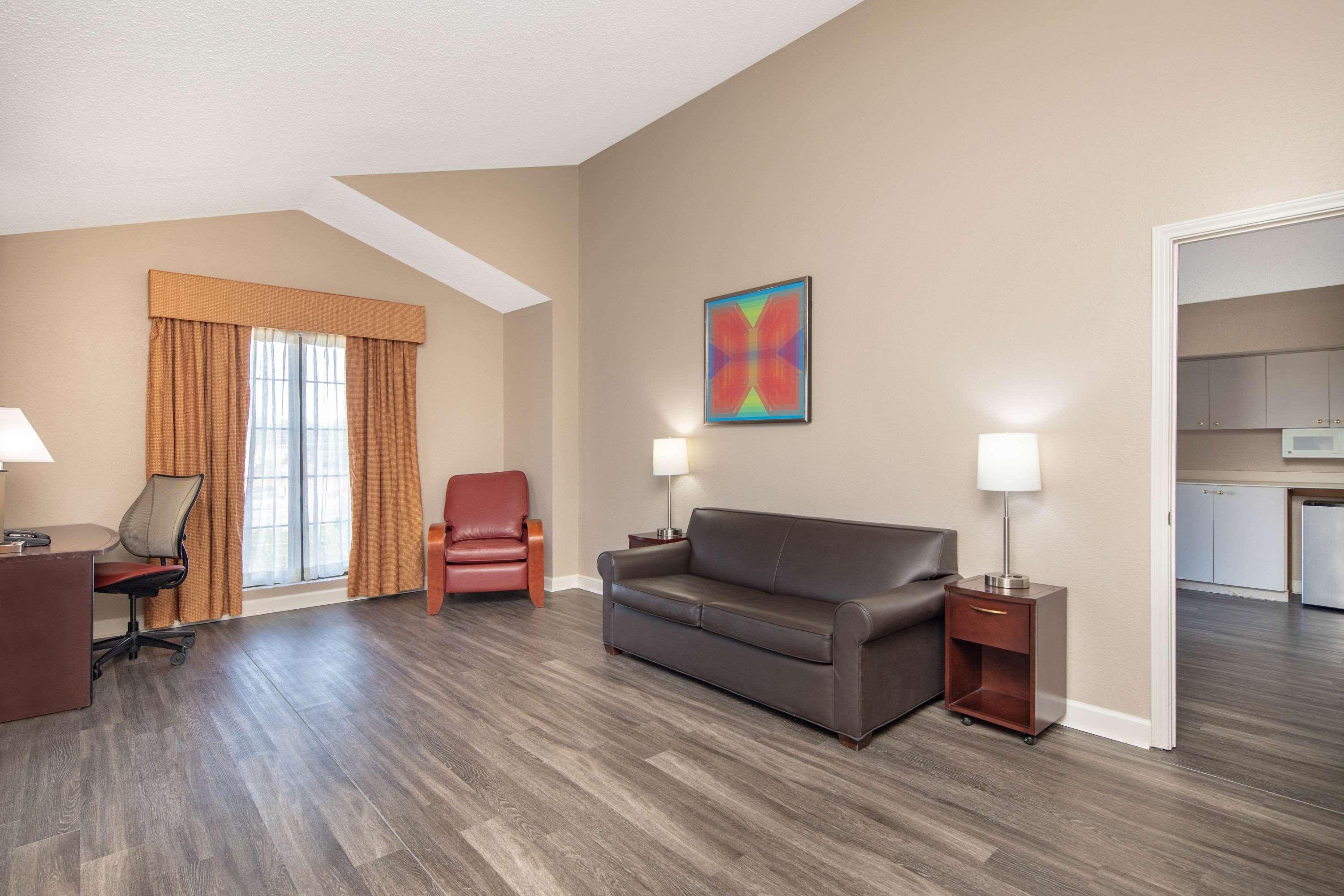 Budget Inn & Suite Atlanta Marietta Stadium מראה חיצוני תמונה