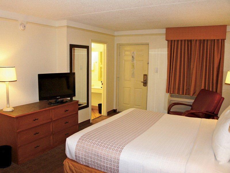 Budget Inn & Suite Atlanta Marietta Stadium מראה חיצוני תמונה