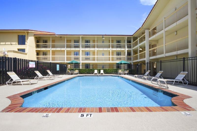 Budget Inn & Suite Atlanta Marietta Stadium מראה חיצוני תמונה
