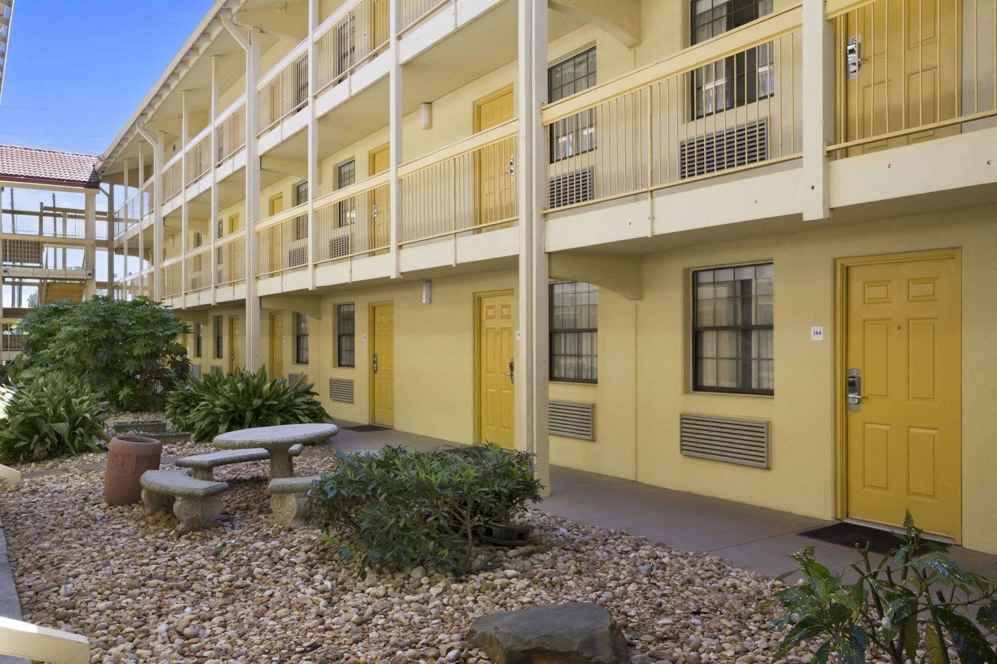 Budget Inn & Suite Atlanta Marietta Stadium מראה חיצוני תמונה