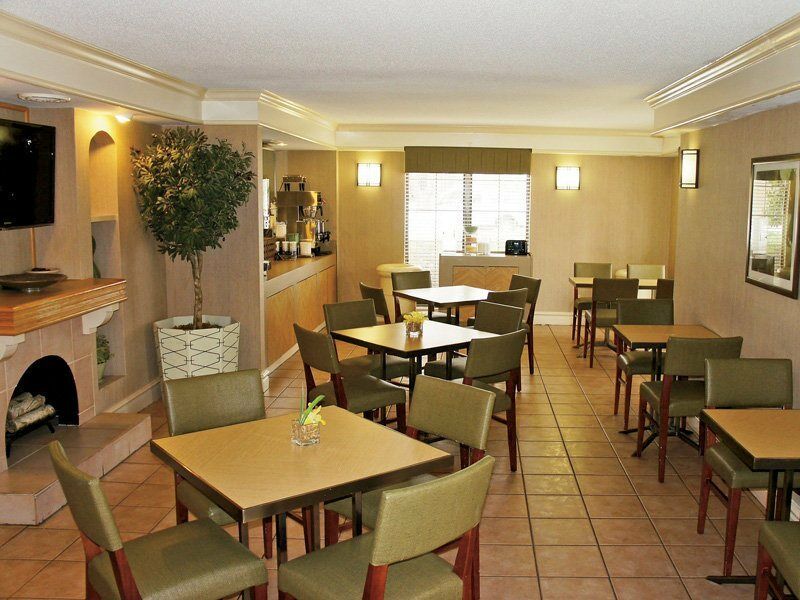 Budget Inn & Suite Atlanta Marietta Stadium מראה חיצוני תמונה